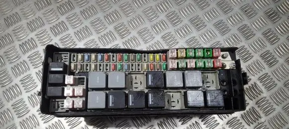 Land Rover Discovery 3 - LR3 Fuse box set 8h2214290aka 8h22-14290-aka