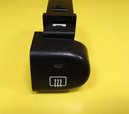 Hyundai Lantra I Windscreen/window heater switch 864W0244