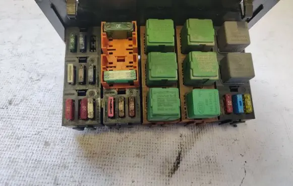 Volkswagen II LT Fuse box set 9015450003