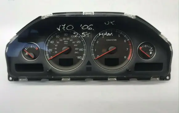 Volvo V70 Speedometer (instrument cluster) 30682282 nr111