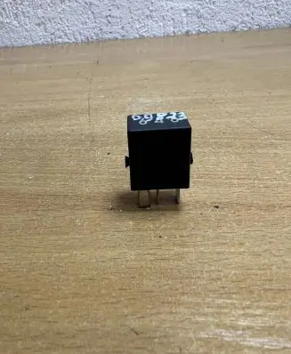 Volkswagen PASSAT B6 Other relay 4H0951253C D9823