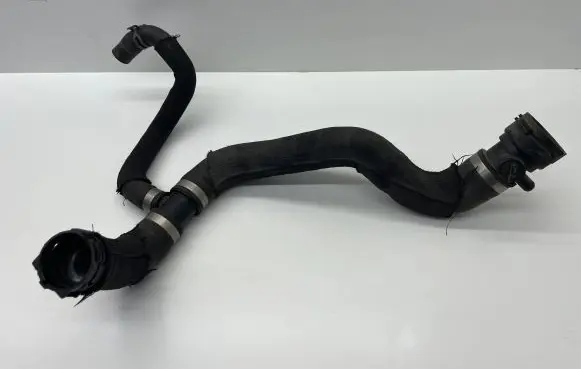 Coolant pipe/hose