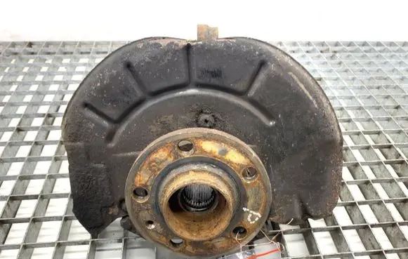 Volkswagen Polo V 6R Front wheel hub spindle knuckle