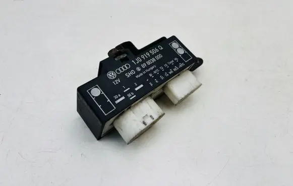 Volkswagen Golf IV Coolant fan relay 1J0919506Q