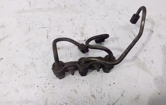 Toyota Corolla E120 E130 Fuel injector supply line/pipe 