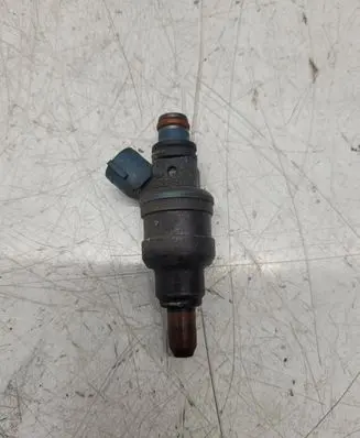 Mazda 626 Fuel injector INP480