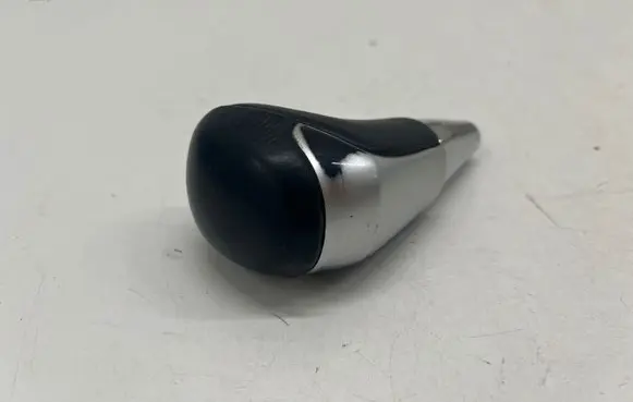 Toyota Hilux VIII Gear lever shifter trim leather/knob