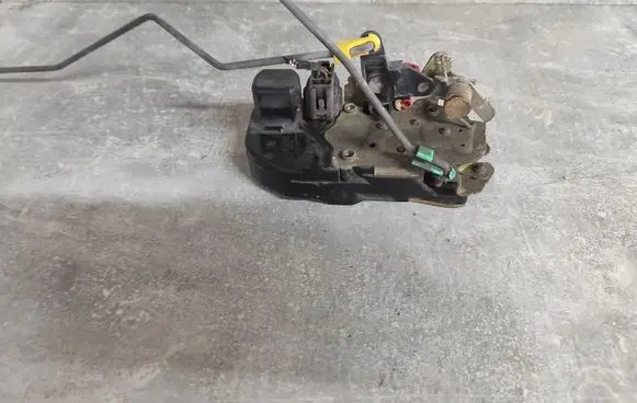 Chrysler 300 - 300C Front door lock