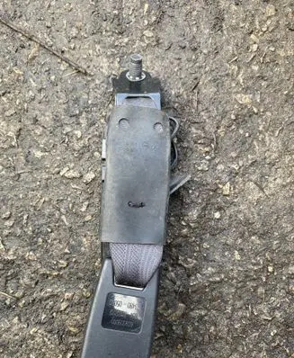 Toyota Avensis T270 Middle seatbelt buckle (rear) 609309000