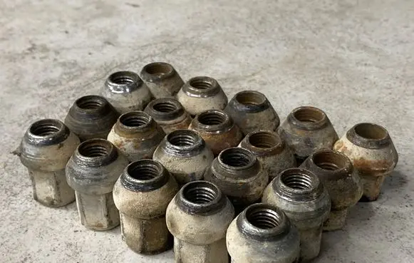Volvo V50 Nuts/bolts 