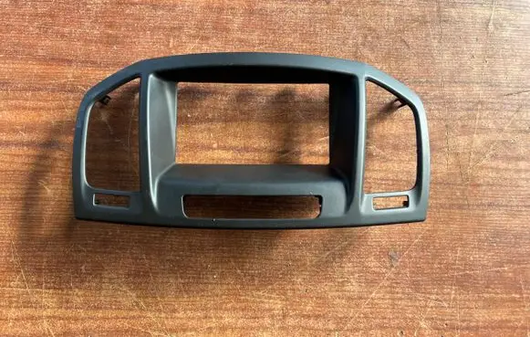 Radio/GPS head unit trim