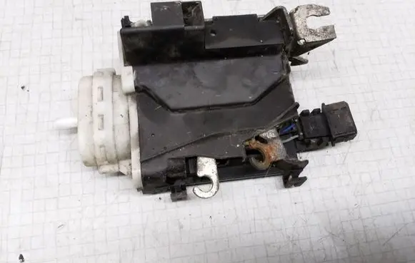 Audi A6 S6 C4 4A Front door lock 4A1837016B