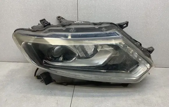 Nissan X-Trail T32 Headlight/headlamp