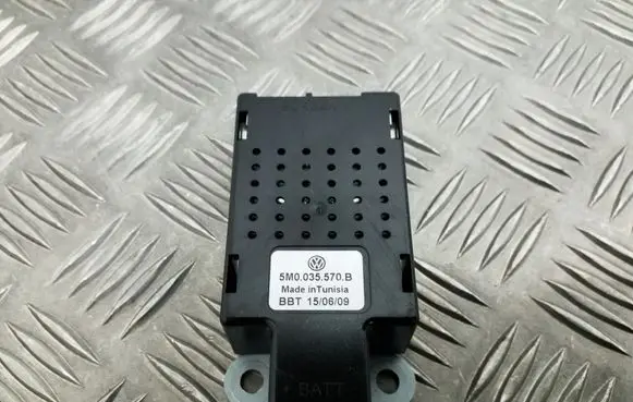 Volkswagen Golf VI Aerial antenna amplifier 5M0035570B