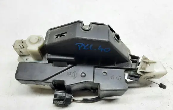 Volkswagen Fox Front door lock 5Z3837013