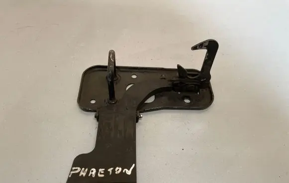 Volkswagen Phaeton Engine bonnet/hood lock/catch