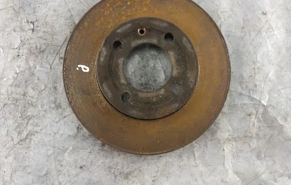 Volkswagen Polo IV 9N3 Front brake disc