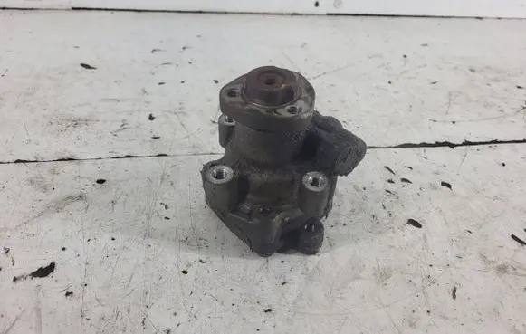 Volkswagen Golf IV Power steering pump 1J0422154