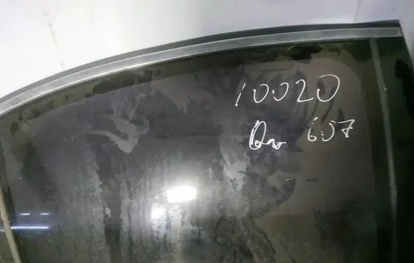 Peugeot 607 Rear door window glass as2