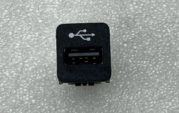 BMW 1 F40 USB socket connector 745580