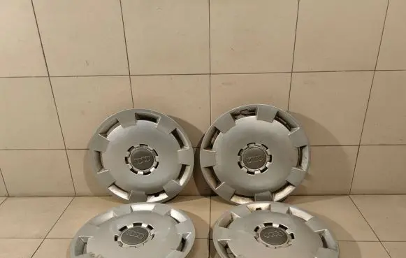 Audi A3 S3 8L R15 wheel hub/cap/trim 8E0601147A