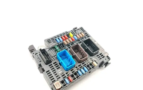 Peugeot 508 Fuse module 9674921980