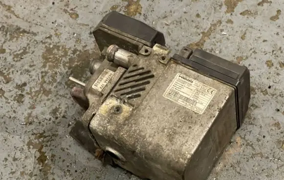 BMW 5 E39 Auxiliary pre-heater (Webasto) 8387112 64253B