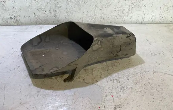 BMW 5 E28 Brake cooling air channel/duct 18813285171