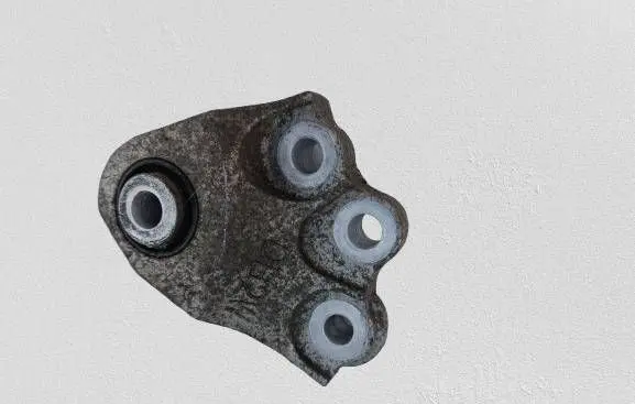 Mazda CX-3 Engine mount bracket 