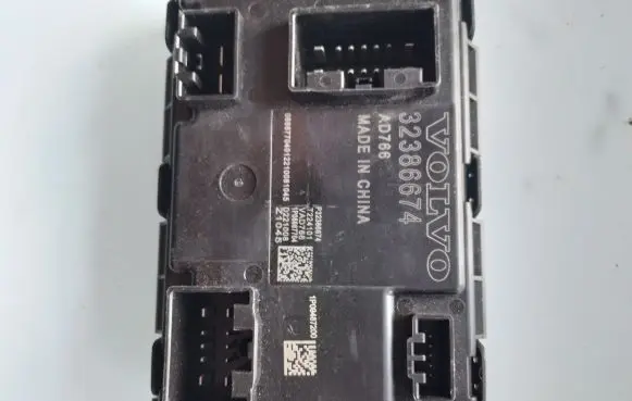 Volvo XC60 Tow bar trailer control unit/module 32386674