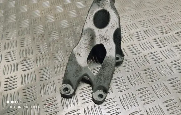 Audi A4 S4 B8 8K Engine mounting bracket 8K0199307
