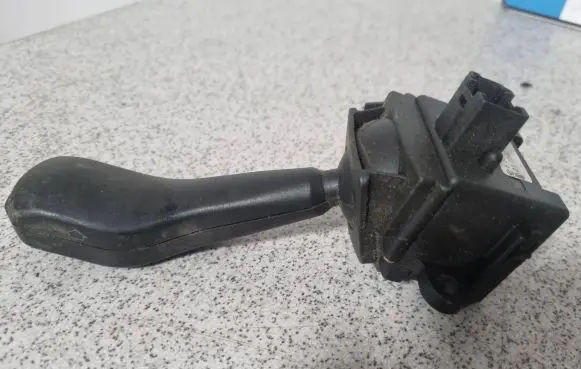 BMW 5 E39 Indicator stalk 8363668K 01104010