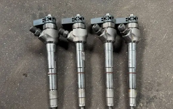 Volkswagen PASSAT B8 Fuel injector 04L130277AE