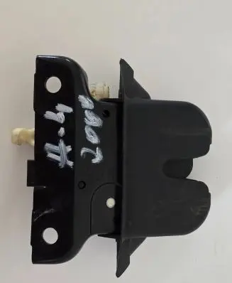 Audi A4 S4 B5 8D Tailgate/trunk/boot lock/catch/latch 8D9827520A 8P3827