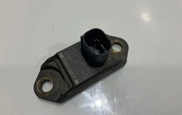 Mercedes-Benz E W211 Airbag deployment crash/impact sensor 0025426918 04W49