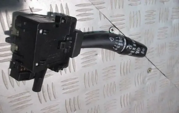 KIA Carens II Wiper speed switch 