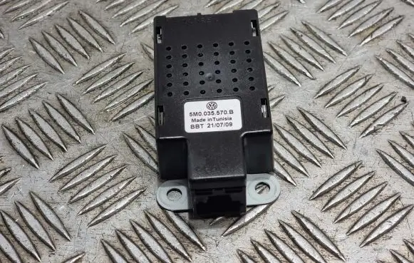 Volkswagen Golf VI Aerial antenna amplifier 5M0035570B