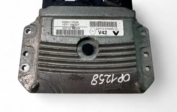 Dacia Sandero Engine control unit/module ECU 237101830R 237100740R