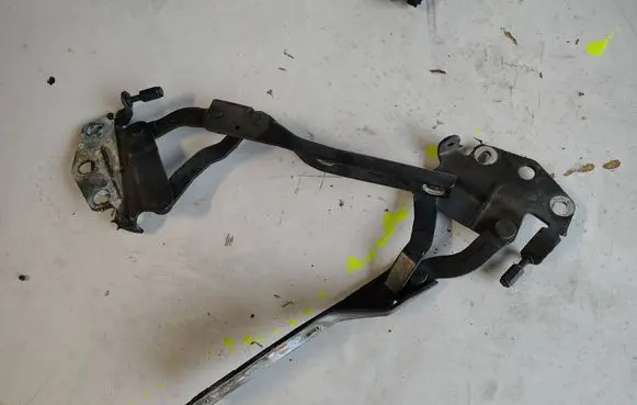 Volkswagen PASSAT B7 Engine bonnet/hood hinges 
