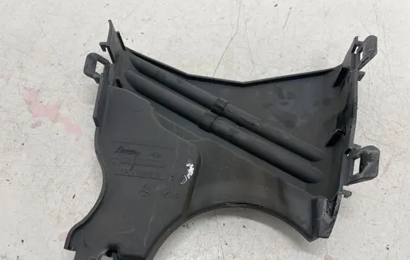 Mercedes-Benz A W176 Other engine bay part 135613805R
