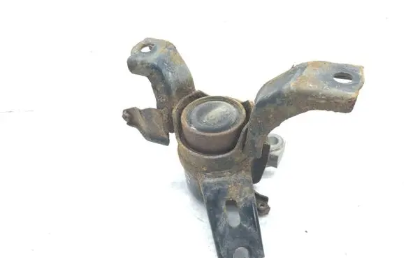 Toyota Prius (XW30) Engine mounting bracket