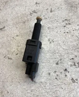Audi A6 S6 C5 4B Brake pedal sensor switch 811907