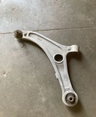 Hyundai i40 Front lower control arm/wishbone 848106