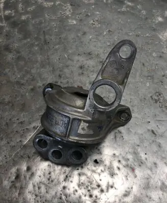 Opel Meriva B Engine mounting bracket 13271774BILI 13271774