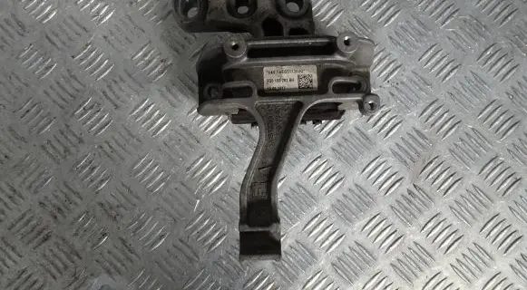 Volkswagen Tiguan Engine mount bracket 5Q0199262BH