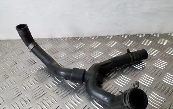 Ford Focus Breather hose/pipe YS6Q6K869AB