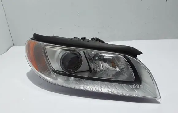 Volvo V70 Headlight/headlamp 31214348