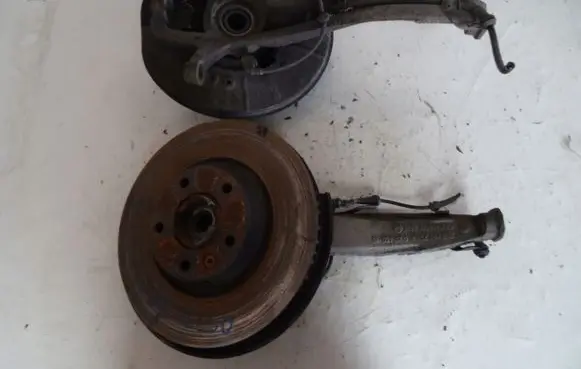 Audi Q7 4L Stub axle 