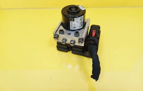 Volkswagen Golf V ABS Pump 1K0614117H 1K0907379P