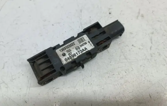 Jeep Grand Cherokee (WK) Airbag deployment crash/impact sensor 04896173AA 240706 1369303022